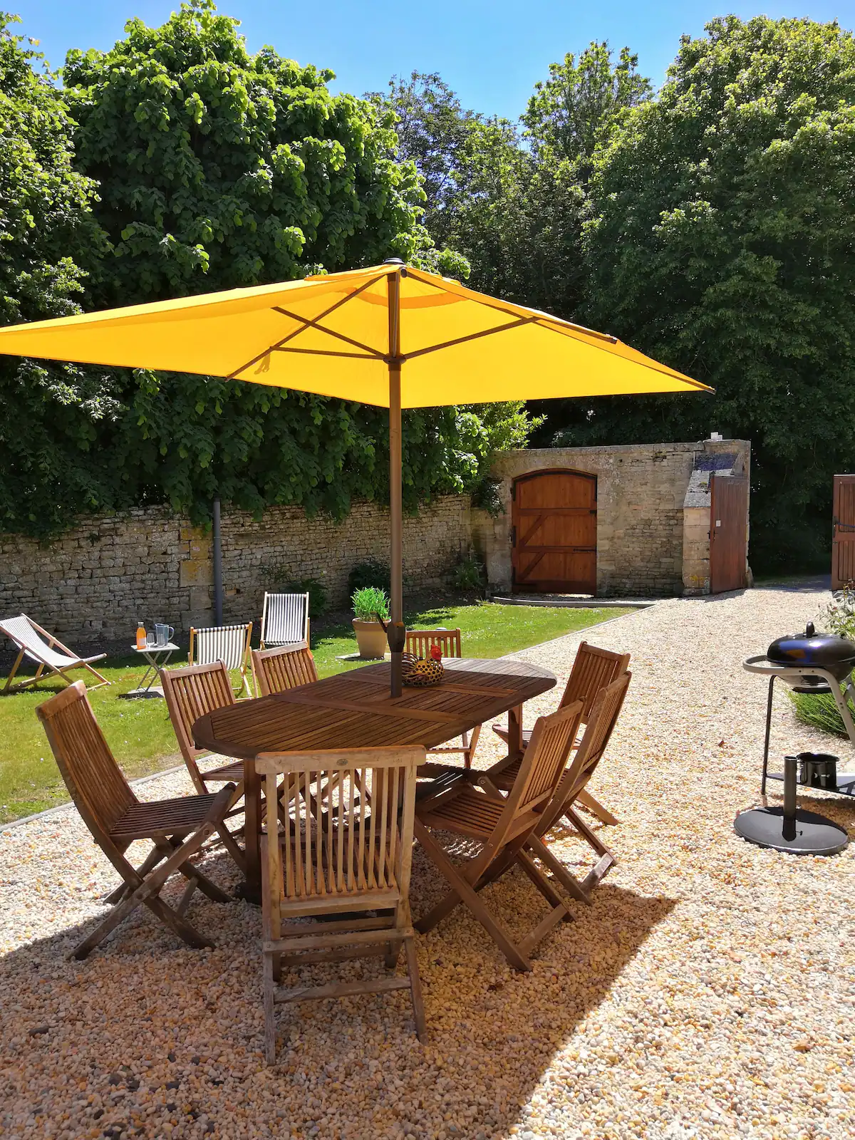 Outdoors conviviality space